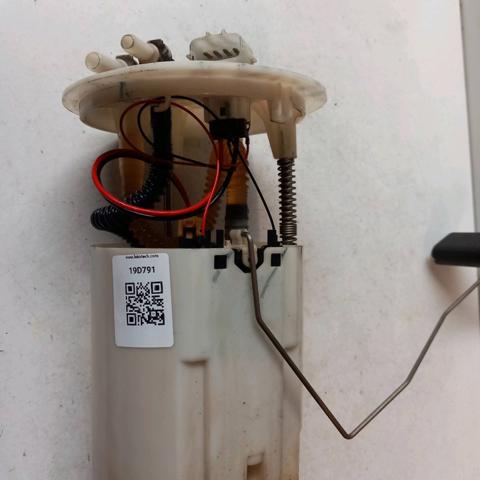 Moduł pompy paliwowej z czujnikiem poziomu paliwa 172026141R RENAULT