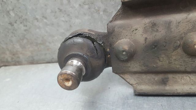 Wahacz zawieszenia przedniego dolny prawy 1796820 FORD