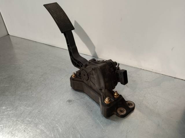 Pedał przyspieszenia (gazu) 18002EA000 NISSAN