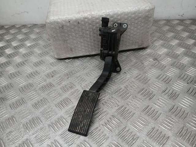 Pedał przyspieszenia (gazu) 18002EA000 NISSAN