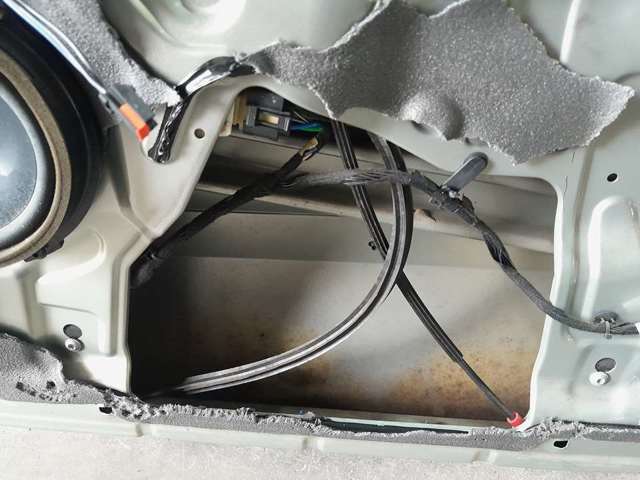 Mechanizm podnoszenia szyby drzwi przednich prawych 1881247 FORD