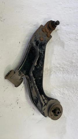 Wahacz zawieszenia przedniego dolny prawy 1909996 FORD