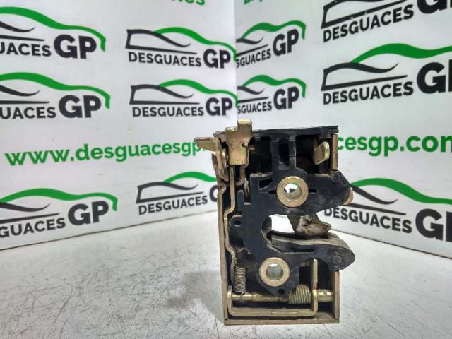 Zamek drzwi przednich prawych 191837016C VAG