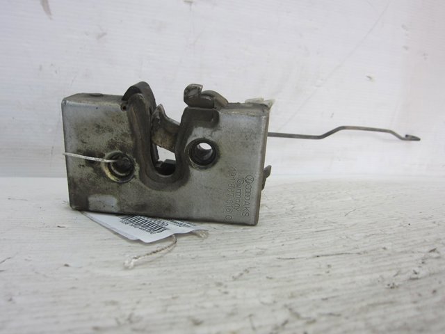 Zamek drzwi przednich prawych 191837016C VAG