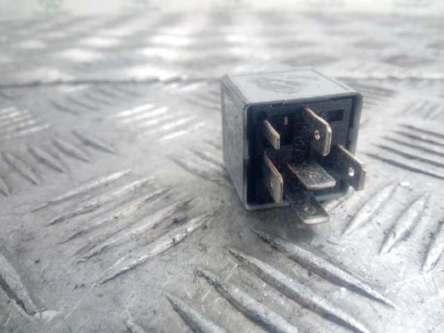 Przekaźnik sterownika wycieraczek Volkswagen Touareg 1 7LA, 7L6, 7L7