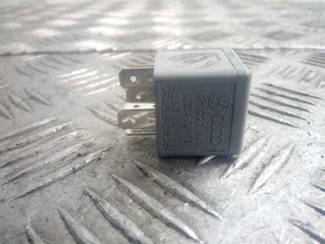 Przekaźnik sterownika wycieraczek Volkswagen Touareg 1 7LA, 7L6, 7L7