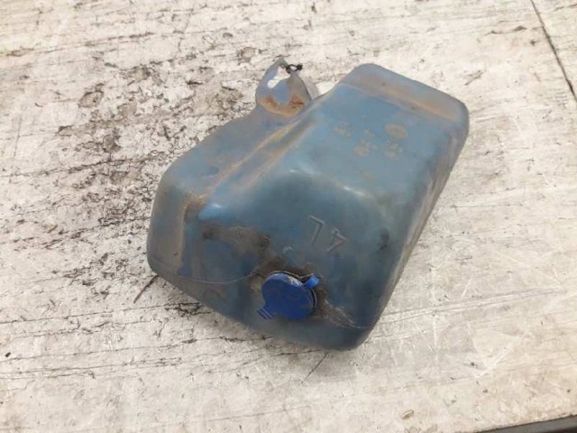 Kupić Zbiorniczek spryskiwacza szyb Volkswagen Jetta II 19E, 1G2, 165, 167 w dobrej cenie