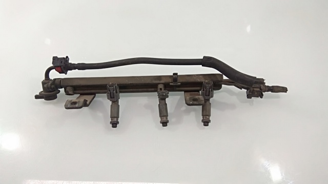 Regulator ciśnienia paliwa w listwie paliwowej Mazda 323 BJ