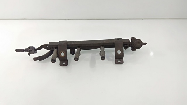 Regulator ciśnienia paliwa w listwie paliwowej Mazda 323 BJ