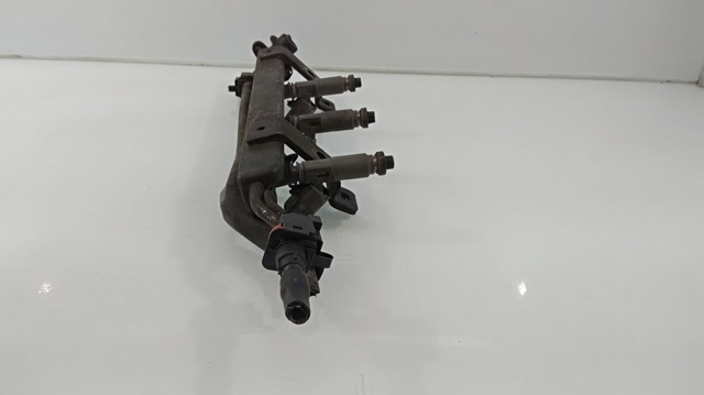 Regulator ciśnienia paliwa w listwie paliwowej Mazda 323 BJ