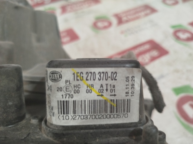 Reflektor prawy 1EG27037002 OPEL