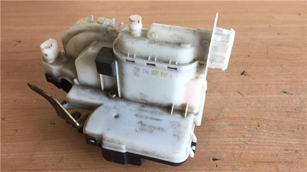 Zamek drzwi przednich prawych 1H1837016K VAG