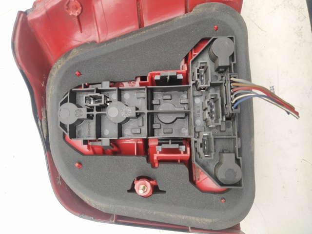 Lampa zespolona tylna lewa 1J6945095AA VAG