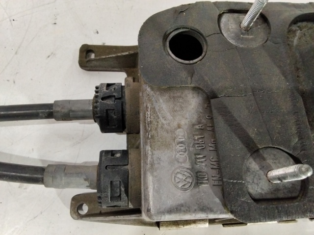 Mechanizm zmiany biegów (cięgno) 1K0711061A VAG