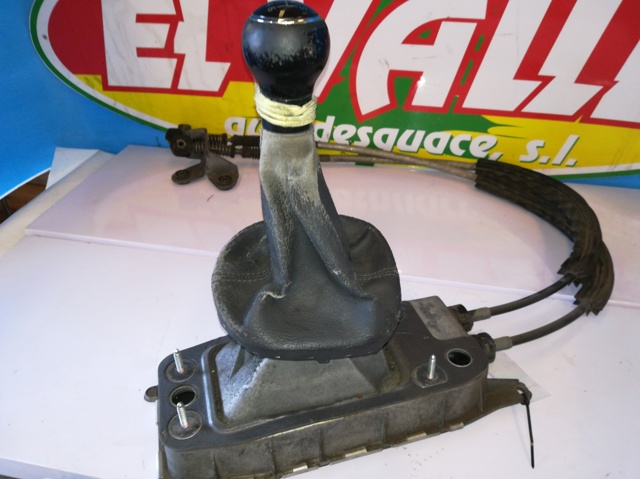 Mechanizm zmiany biegów (cięgno) 1K0711061A VAG