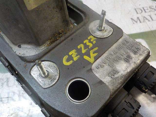 Mechanizm zmiany biegów (cięgno) 1K0711061B VAG