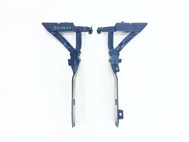 Zawias maski prawy 1K0823302C VAG