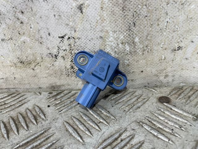 Czujnik AIRBAG przedni 1K0955557A VAG