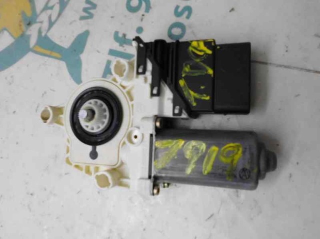 Mechanizm podnoszenia szyby drzwi tylnych prawych 1K0959704C VAG