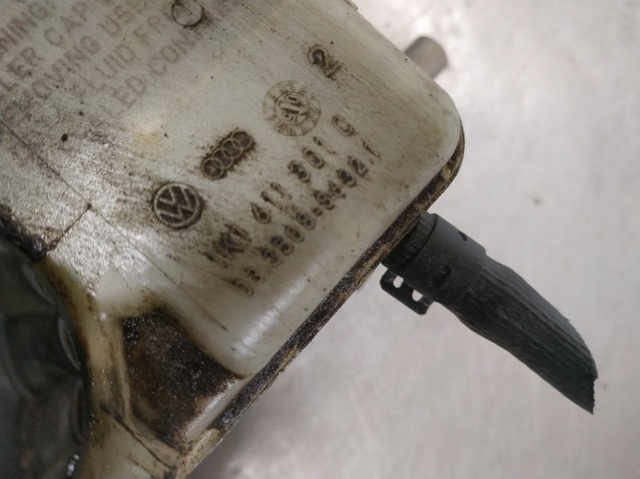 Zbiorniczek głównego cylindra hamulcowego (płynu hamulcowego) 1K1611301C VAG