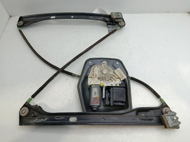 Mechanizm podnoszenia szyby drzwi przednich lewych 1K4837461B VAG
