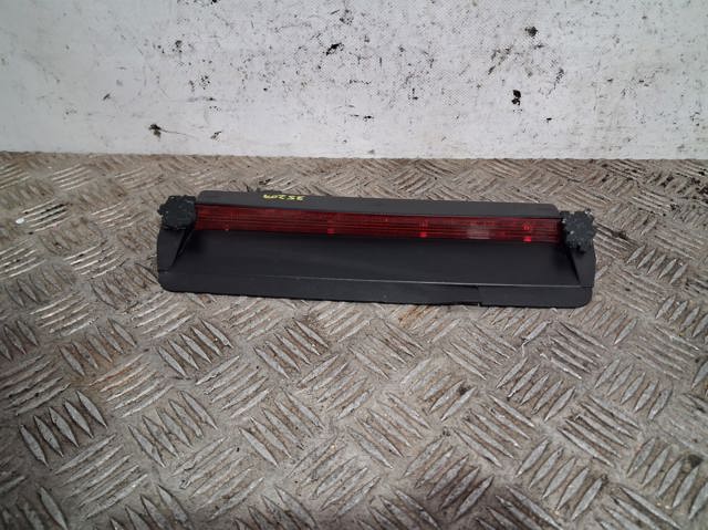 Lampa stop tylna dodatkowa 1K5945097B VAG