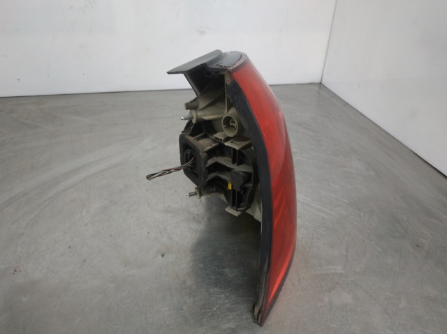 Lampa zespolona tylna lewa zewnętrzna 1K6945095AC VAG