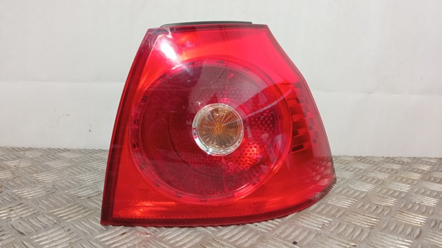 Lampa zespolona tylna prawa zewnętrzna 1K6945096AC VAG