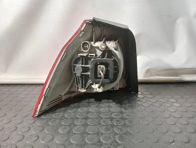 Lampa zespolona tylna prawa zewnętrzna 1K6945096Q VAG