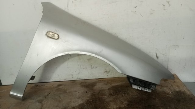 Błotnik przedni prawy 1M0821022 VAG