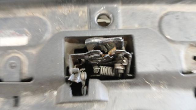 Zamek maski Seat Leon 1 1M1