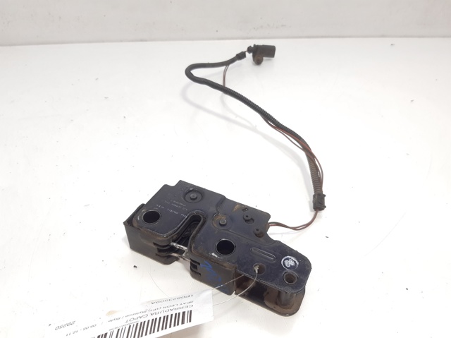 Zamek maski Seat Leon