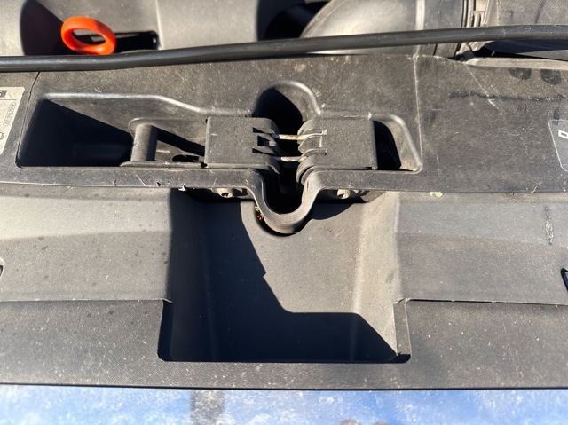 Zamek maski 1P0823509F VAG