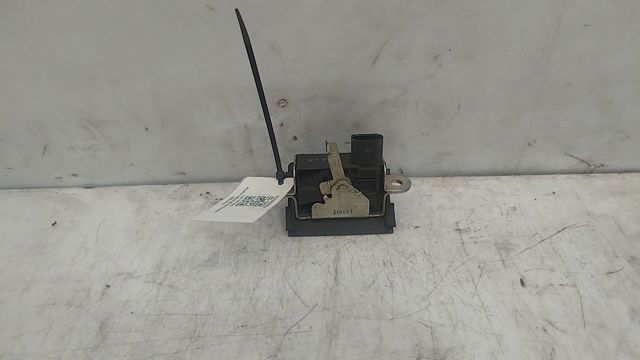 Zamek klapy bagażnika (3/5 drzwi tylnych) 1P0827505A VAG