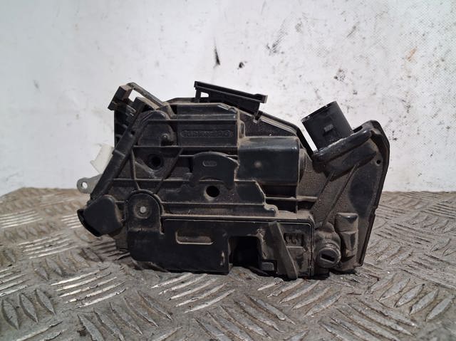 Zamek drzwi tylnych prawych 1S4839016C VAG