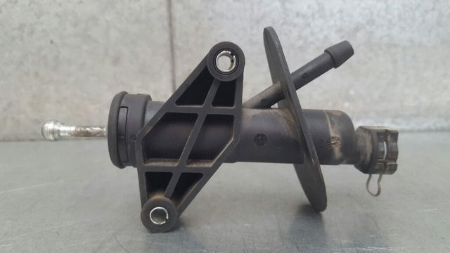 Cylinder sprzęgła główny 1S717A543AD FORD