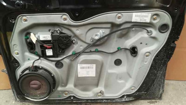 Mechanizm podnoszenia szyby drzwi przednich prawych 1T1837462B VAG