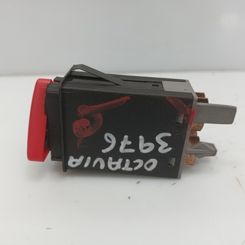 Przycisk włączania światła awaryjnego 1U0953235B VAG