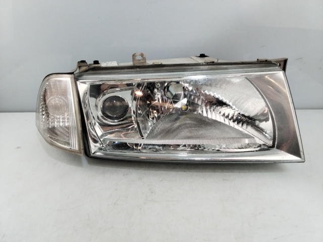 Reflektor prawy 1U1941016L VAG