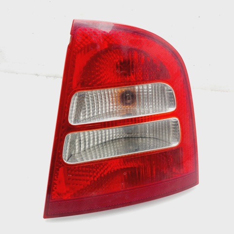 Lampa zespolona tylna prawa 1U6945096 VAG
