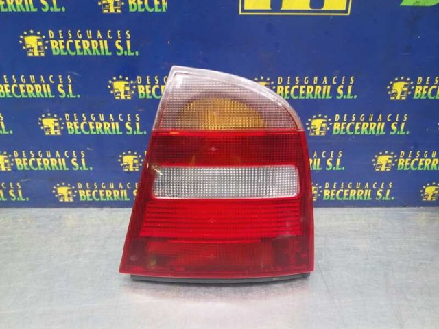 Lampa zespolona tylna prawa 1U6945112A VAG