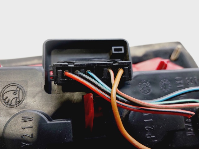 Lampa zespolona tylna prawa 1U9945096 VAG
