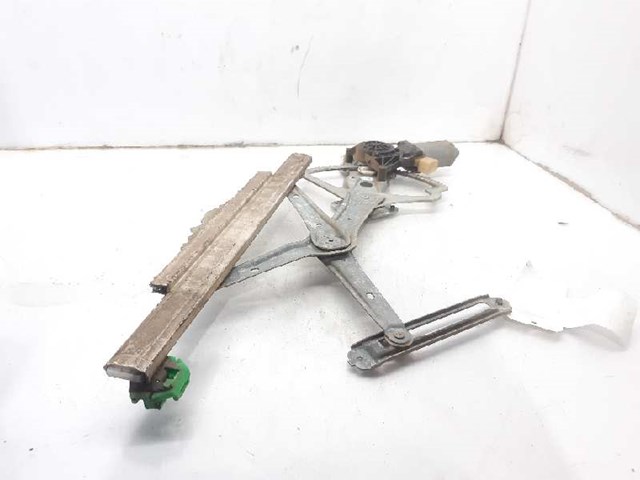 Mechanizm podnoszenia szyby drzwi przednich prawych 2027201246 MERCEDES