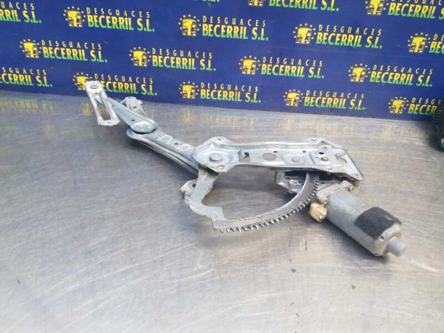 Mechanizm podnoszenia szyby drzwi przednich prawych 2027201246 MERCEDES