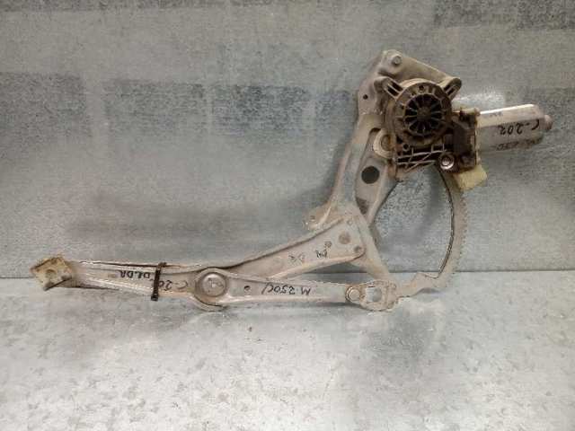 Mechanizm podnoszenia szyby drzwi przednich prawych 2027201246 MERCEDES