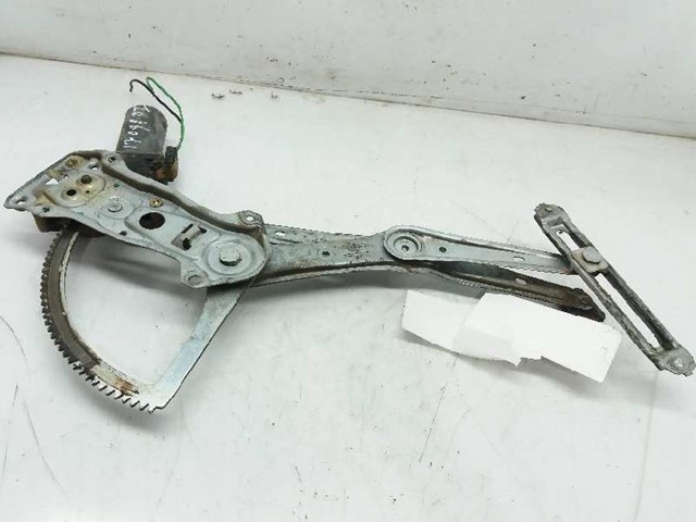 Mechanizm podnoszenia szyby drzwi przednich lewych 2027201546 MERCEDES