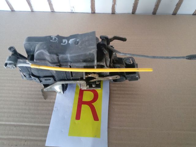 Zamek drzwi przednich prawych 2027204435 MERCEDES