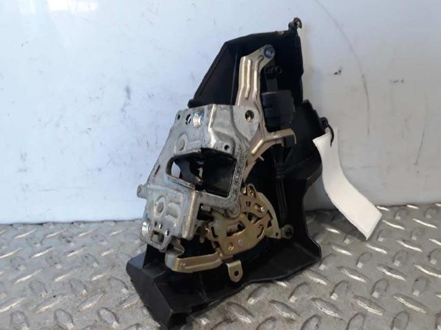 Zamek drzwi tylnych prawych 2027300635 MERCEDES