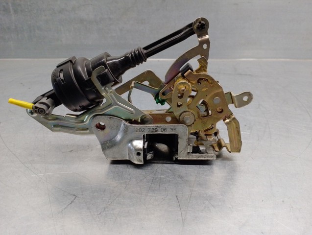 Zamek drzwi tylnych prawych 2027300635 MERCEDES