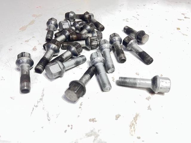 Śruba koła 2034010270 MERCEDES